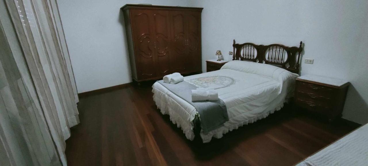 Apartamento De 4 Habitaciones En El Centro De Monforte Monforte De Lemos Eksteriør bilde